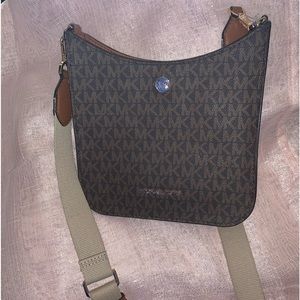 Michael Kors Briley Small Messenger Crossbody Bag Handbag MK BROWN